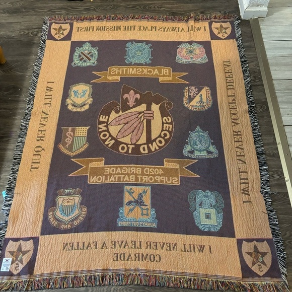 Vintage Cross Canvas Made In USA 402D BRIGADE SUPPORT BATTALION Throw Blanket - Picture 2 of 9
